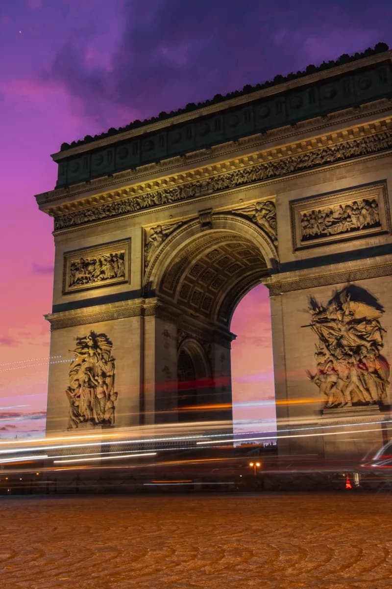Arc de Triomphe de nuit, étape du parcours Mini Discobus Paris